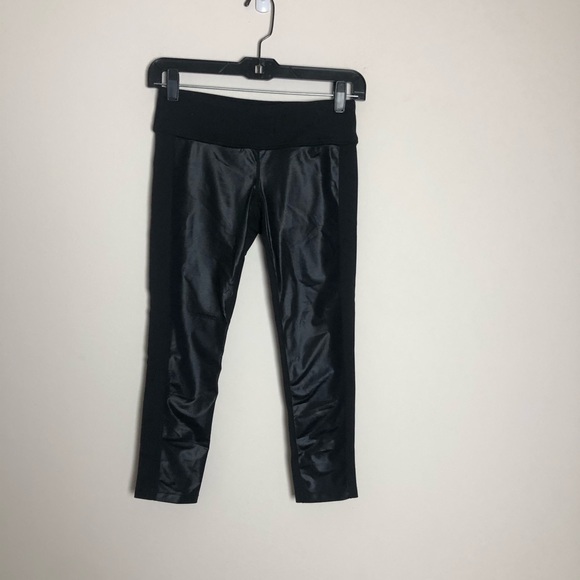 Splits59 Highlight Performance Cropped Capri Leggings - Picture 5 of 9